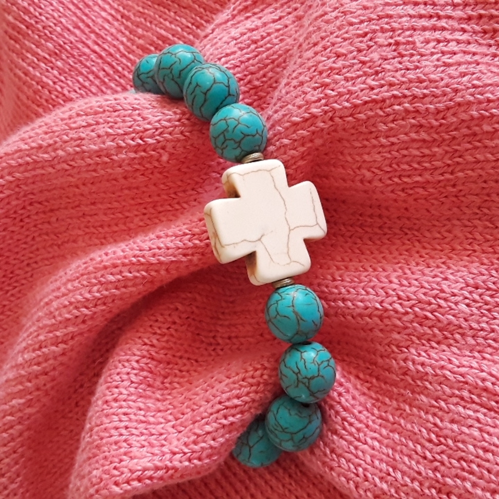 Turquoise bead bracelet 7"